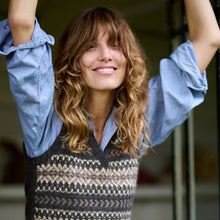 Load image into Gallery viewer, The Fair Isle Vest (brown/sand)