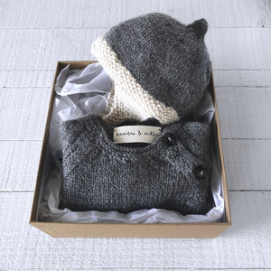 Newborn gift set (grey/cream) hat & jumper