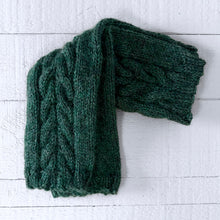 Load image into Gallery viewer, Cable wrist warmers (emerald green)