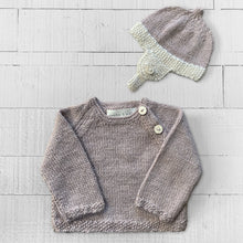 Load image into Gallery viewer, Newborn gift set (soft pink) hat &amp; jumper