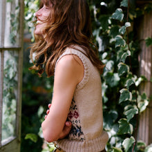 Load image into Gallery viewer, The Fair Isle Vest v-neck (sand/multi)