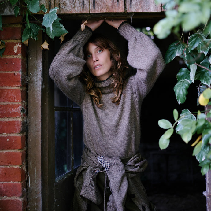 The Classic Cable Sleeve Jumper (light brown/chocolate)