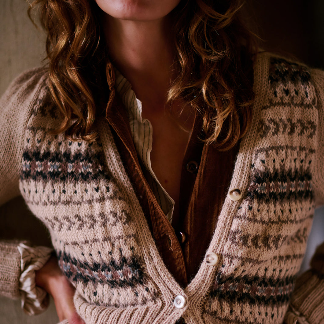 The Classic Fair Isle Cardigan (sand/brown) - RTW