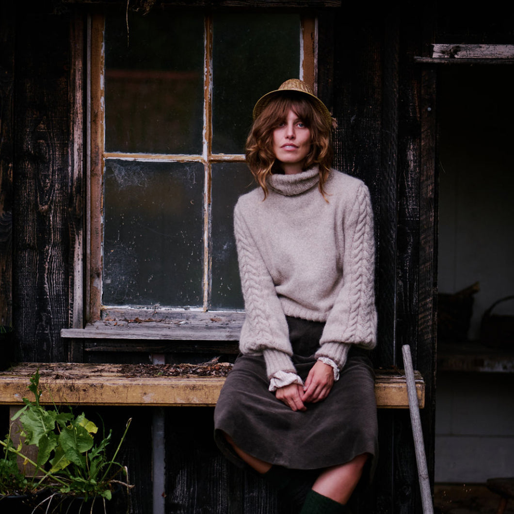 The Chunky Cable Sleeve Polo Neck  (beige/fawn)