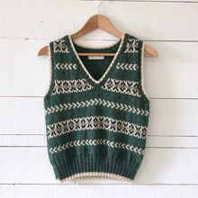 Load image into Gallery viewer, Fair Isle fitted vest (green/cream)