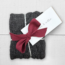 Load image into Gallery viewer, Cable wrist warmers (dark brown)