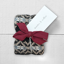 Load image into Gallery viewer, Fair Isle wrist warmers (charcoal/camel)