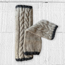 Load image into Gallery viewer, Cable wrist warmers (camel/charcoal)