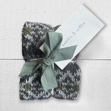Load image into Gallery viewer, Fair Isle wrist warmers (charcoal/green)
