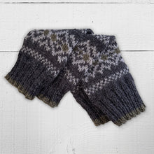Load image into Gallery viewer, Fair Isle wrist warmers (charcoal/green)