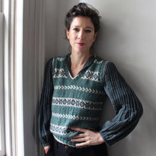 Load image into Gallery viewer, Fair Isle fitted vest (green/cream)