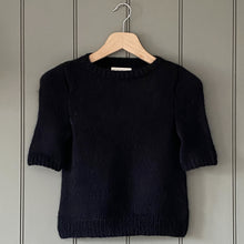 Load image into Gallery viewer, Short sleeved sweater (black)