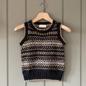 Fair Isle fitted round neck vest (charcoal/camel)