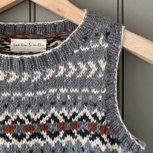 Load image into Gallery viewer, Fair Isle fitted round neck vest (grey/cream/rust)