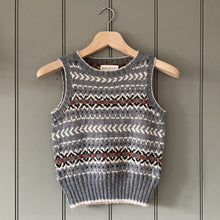 Load image into Gallery viewer, Fair Isle fitted round neck vest (grey/cream/rust)