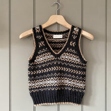 Load image into Gallery viewer, Fair Isle fitted vest (charcoal/camel)