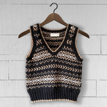 Load image into Gallery viewer, Fair Isle fitted vest (charcoal/camel)