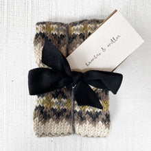 Load image into Gallery viewer, Fair Isle wrist warmers (cream/fawn)