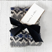 Load image into Gallery viewer, Fair Isle wrist warmers (grey/blue)