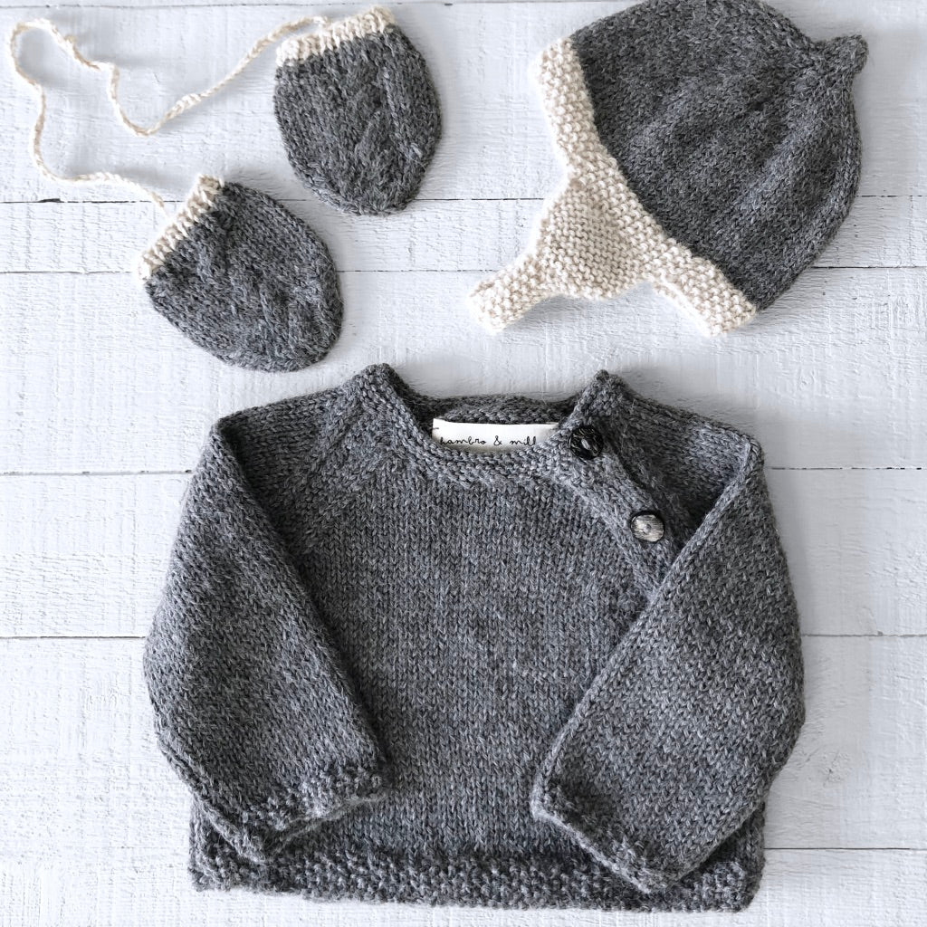 Newborn gift set (grey/cream) hat, mitts & jumper