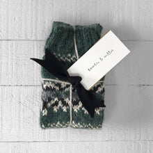 Load image into Gallery viewer, Fair Isle wrist warmers (green/cream)