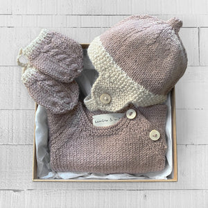 Newborn gift set (soft pink) hat, mitts & jumper