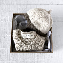 Load image into Gallery viewer, Newborn gift set - hat &amp; vest (cream/brown)