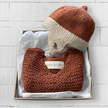 Load image into Gallery viewer, Newborn gift set (rust/cream) hat &amp; vest