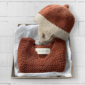 Newborn gift set (rust/cream) hat & vest