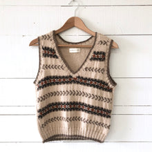 Load image into Gallery viewer, Fair Isle fitted vest (sand/brown/rust)