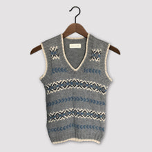 Load image into Gallery viewer, Fair Isle fitted vest (grey/blue)
